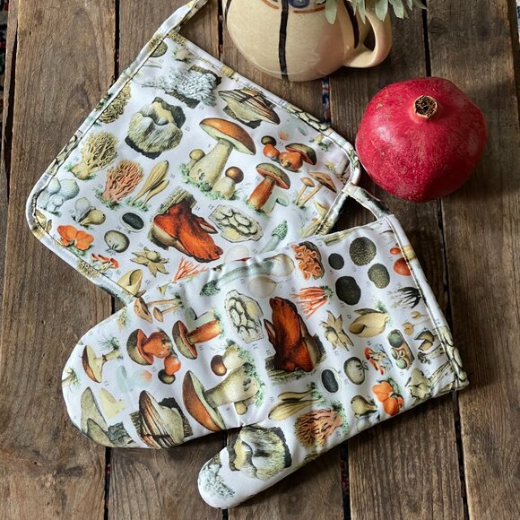 Classic Botanical Mushroom Oven Mitt and Pot Holder-NEW - Picture 1 of 14